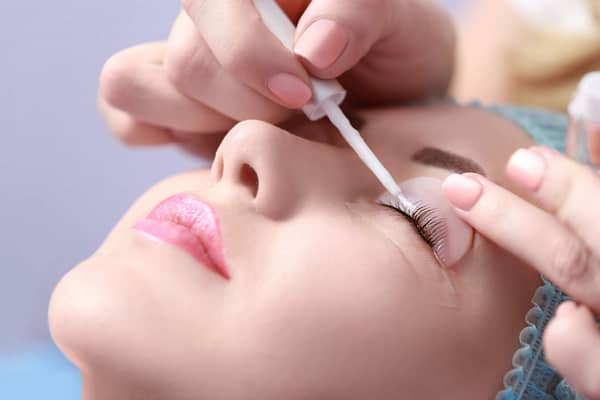 Sims Kosmetik Wimpernlifting & Augenbrauen in Zürich Altstetten